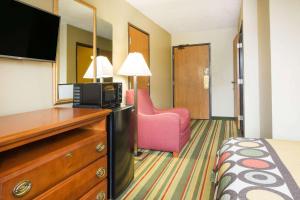 Deluxe Double Room with Two Double Beds - Non-Smoking room in Super 8 by Wyndham Beckley