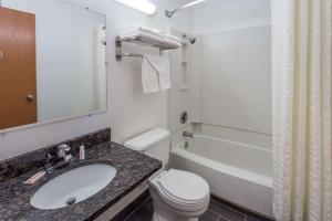 King Room - Non-Smoking room in Super 8 by Wyndham Janesville