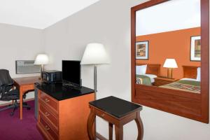 Deluxe Double Room with Two Double Beds - Non-Smoking room in Super 8 by Wyndham Algona