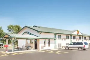 Super 8 by Wyndham Miller - Redfield