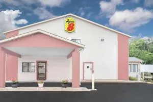 Super 8 by Wyndham East Moline - مولين