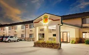 Super 8 by Wyndham St. James - Currie