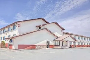 Super 8 by Wyndham Montgomery Maybrook - ميدلتاون