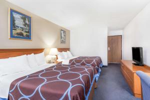 Super 8 by Wyndham Montgomery Maybrook
