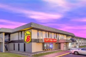 Super 8 by Wyndham Windsor/Madison North - Windsor