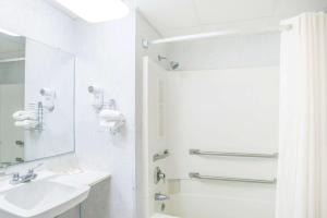 Super 8 by Wyndham Plattsburgh