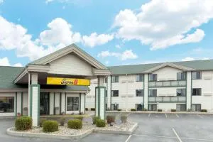 Super 8 by Wyndham Wisconsin Dells - Mauston