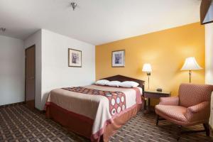 Queen Studio Suite - Non-Smoking room in Super 8 by Wyndham Brookville