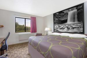 Standard King Room - Smoking room in Super 8 by Wyndham Appomattox VA