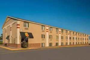 林肯西速8酒店 - 苏华德