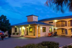 Super 8 by Wyndham Walterboro