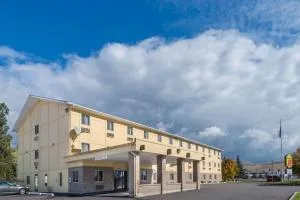 Super 8 by Wyndham Missoula/Reserve St. - Saint Ignatius