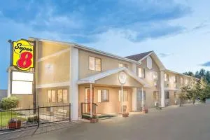 Super 8 by Wyndham Riverton - Lander