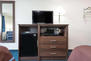 Queen Room with Two Queen Beds - Non-Smoking room in Super 8 by Wyndham Greenfield