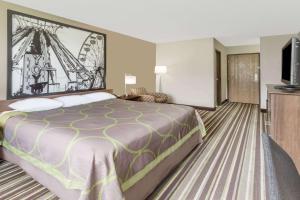 One-Bedroom King Suite - Non-Smoking room in Super 8 by Wyndham Plymouth