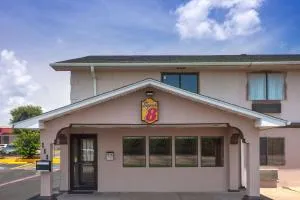 Super 8 by Wyndham Sherman - شيرمان