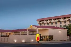 Super 8 by Wyndham Lubbock Civic Center North - Floydada