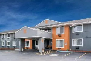 Super 8 by Wyndham Rochester Mayo Clinic Area - Saint Charles