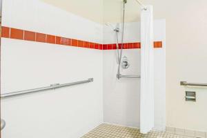 King Room with Roll-In Shower - Mobility Access/Non-Smoking room in Super 8 by Wyndham San Antonio/Fiesta