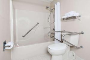 King Room - Disability Access/Non-Smoking room in Days Inn by Wyndham New Market