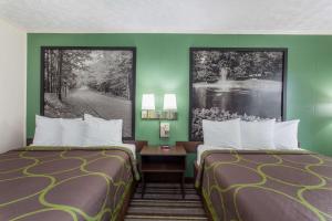 Queen Room with Two Queen Beds - Non-Smoking room in Executive East Syracuse Hotel
