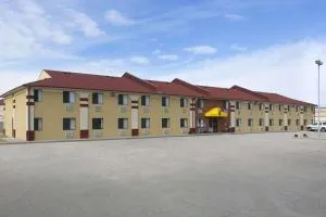 Super 8 by Wyndham Park City/North Wichita Area - Maize