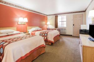 Double Room with Two Double Beds - Non-Smoking room in Super 8 by Wyndham Mount Vernon