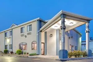 Travelodge by Wyndham St. Louis - Berkeley