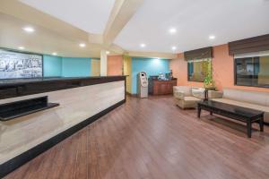 Super 8 by Wyndham Tulsa - Route 66