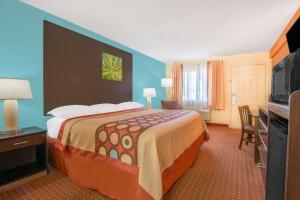 Super 8 by Wyndham Tulsa - Route 66