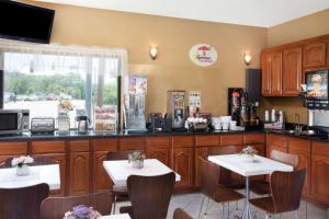 Super 8 by Wyndham ChicagoRosemontOHareSE