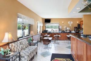 Super 8 by Wyndham ChicagoRosemontOHareSE