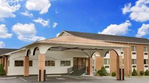 Super 8 by Wyndham Hillsville - Dobson