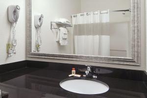 Super 8 by Wyndham Bowling Green North