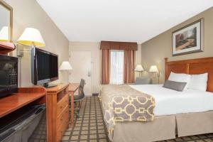 King Room with Sofa Bed - Non-Smoking room in Baymont by Wyndham Hays
