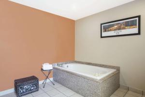 Studio Suite with 1 King Bed, Non-Smoking room in Days Inn & Suites by Wyndham Thibodaux
