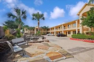 休斯敦霍比机场南速8酒店 - 皮尔兰