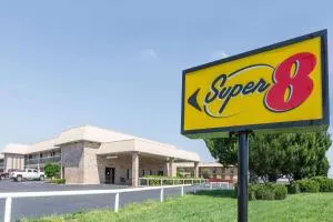 Super 8 by Wyndham Clovis - Clovis