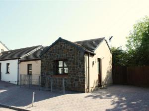 Cozy Holiday Home in New Hedges with Terrace