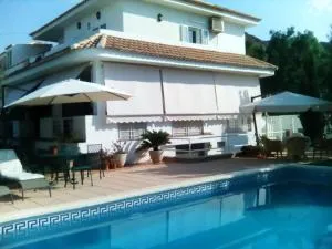 Chalet con dos apartamentos - Caserío Los Fuentes de los Solanos