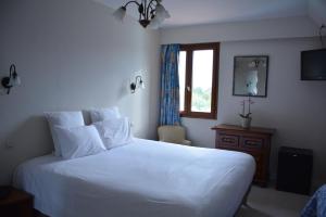Hotels Logis Le Clos Deauville Saint Gatien : Chambre Triple