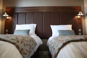 Superior Twin Room room in Twin Oaks Hotel