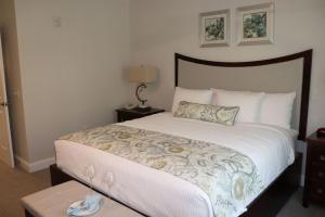 One Bedroom Apartment - North room in Coral Sands Resort by Palmera