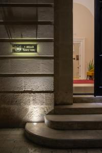 Y Arcillos Luxury Rooms CIN ITO75O35B4OOO468O2