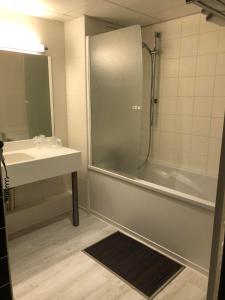 Hotels The Originals City, Hotel Le Coeur d'Or, Sedan Est (Inter-Hotel) : Chambre Triple
