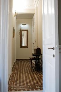 # Alegra Apartment , 10mtrs from VENIZELOU Metro Station