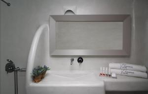 Superior Suite with Private Hot Tub - Split Level room in Palmariva Villas