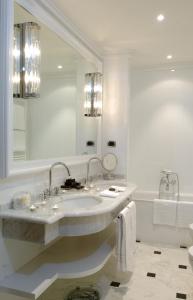 Deluxe Double Room room in Baglioni Hotel Regina - The Leading Hotels of the World
