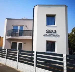 Gold de luxe Apartman - Берекфюрдё