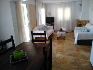 Apartment with Private Pool Korinthia Greece